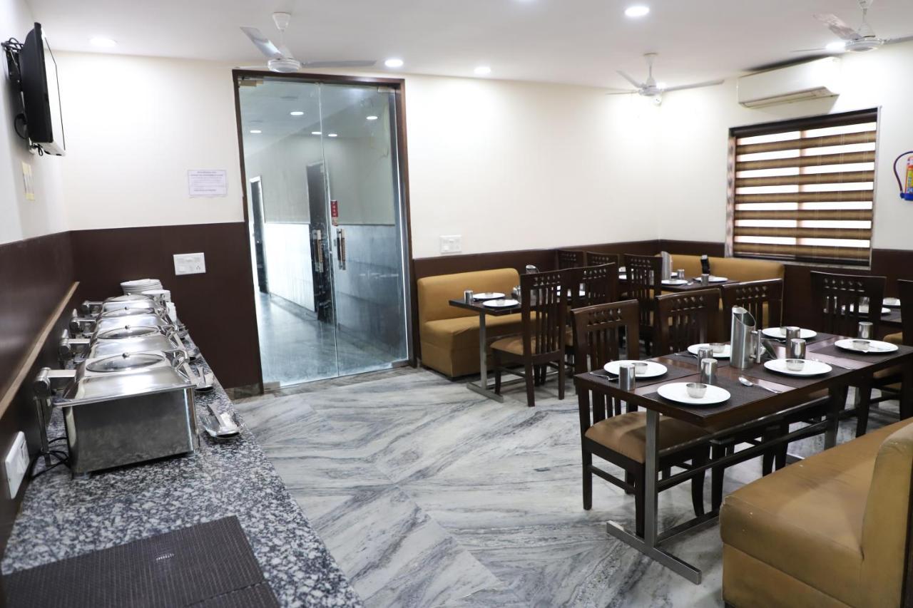 Hotel Sar Kamla Dham Skd Vrindavan Fully Vaccinated Staff Εξωτερικό φωτογραφία