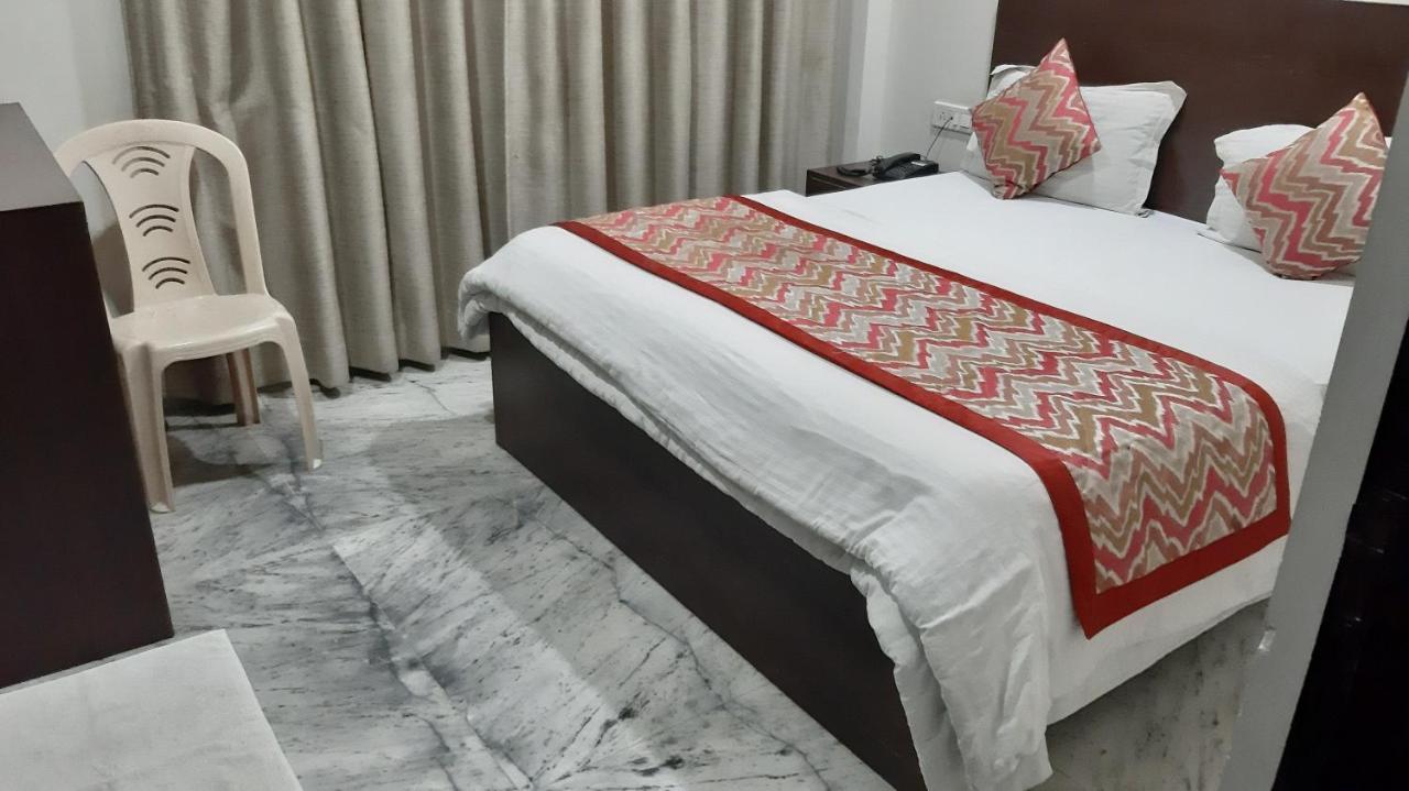 Hotel Sar Kamla Dham Skd Vrindavan Fully Vaccinated Staff Εξωτερικό φωτογραφία