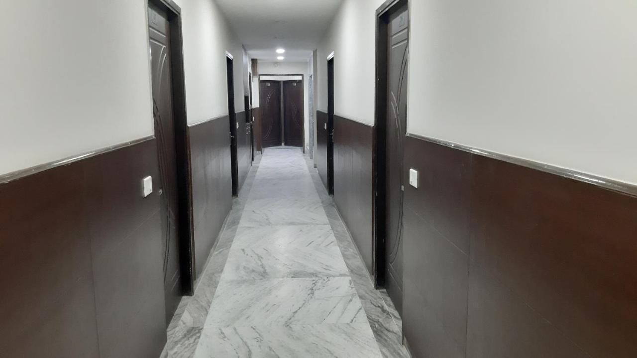 Hotel Sar Kamla Dham Skd Vrindavan Fully Vaccinated Staff Εξωτερικό φωτογραφία