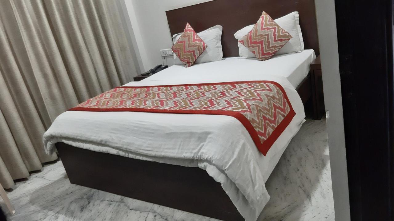 Hotel Sar Kamla Dham Skd Vrindavan Fully Vaccinated Staff Εξωτερικό φωτογραφία