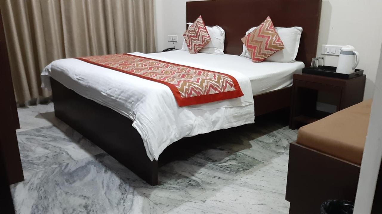 Hotel Sar Kamla Dham Skd Vrindavan Fully Vaccinated Staff Εξωτερικό φωτογραφία