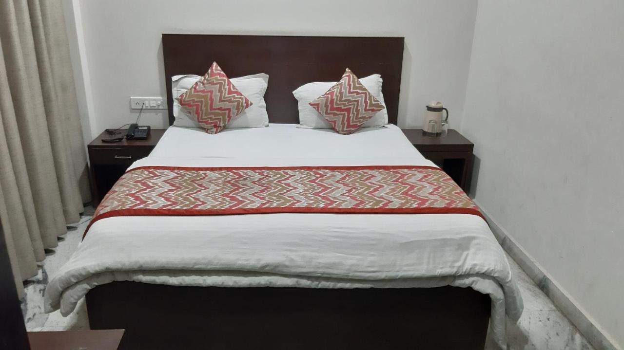 Hotel Sar Kamla Dham Skd Vrindavan Fully Vaccinated Staff Εξωτερικό φωτογραφία
