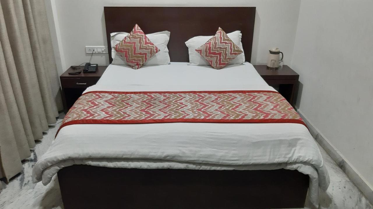 Hotel Sar Kamla Dham Skd Vrindavan Fully Vaccinated Staff Εξωτερικό φωτογραφία