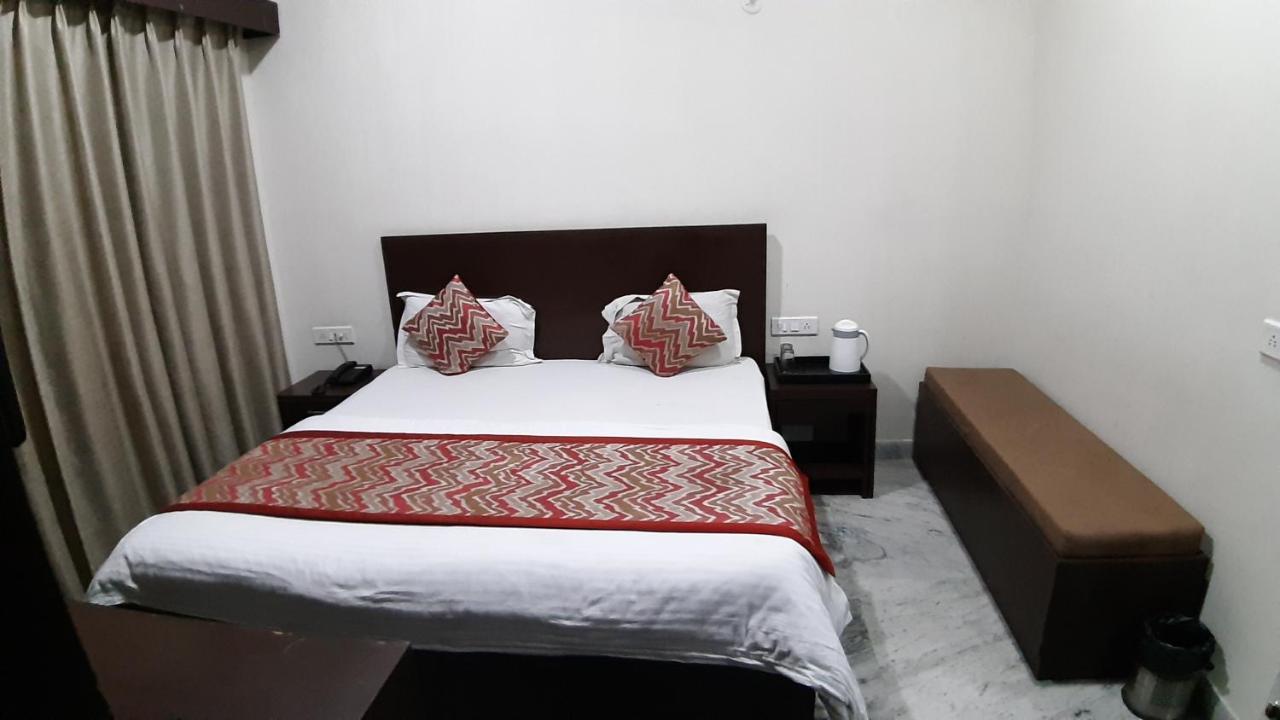 Hotel Sar Kamla Dham Skd Vrindavan Fully Vaccinated Staff Εξωτερικό φωτογραφία