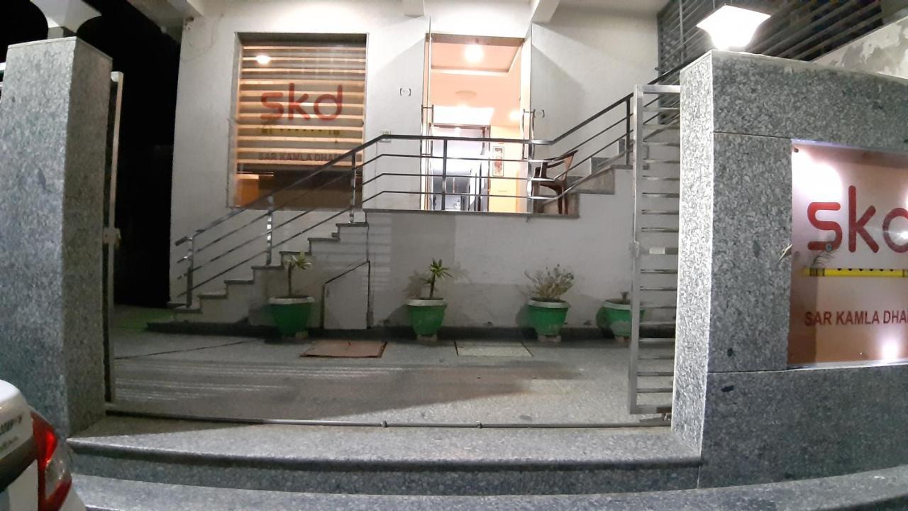 Hotel Sar Kamla Dham Skd Vrindavan Fully Vaccinated Staff Εξωτερικό φωτογραφία