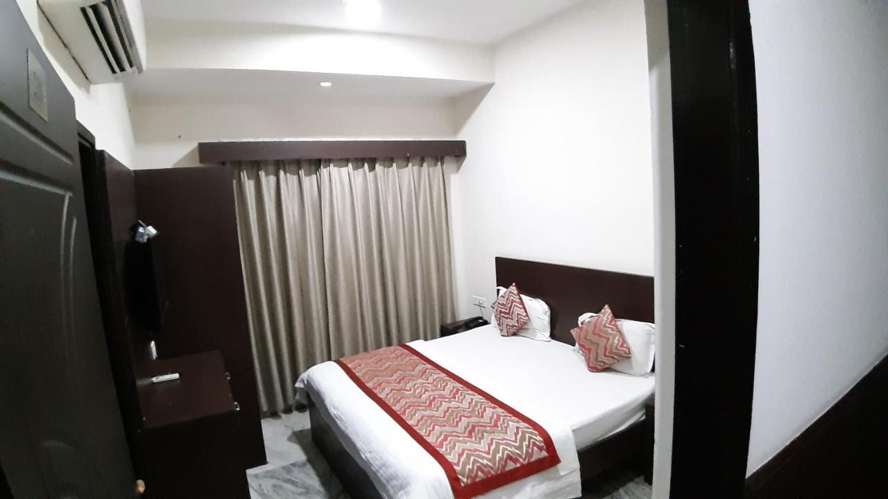 Hotel Sar Kamla Dham Skd Vrindavan Fully Vaccinated Staff Εξωτερικό φωτογραφία