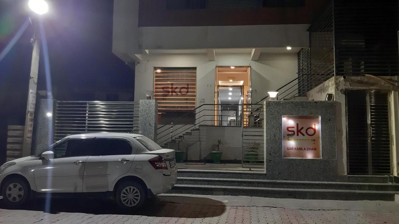 Hotel Sar Kamla Dham Skd Vrindavan Fully Vaccinated Staff Εξωτερικό φωτογραφία