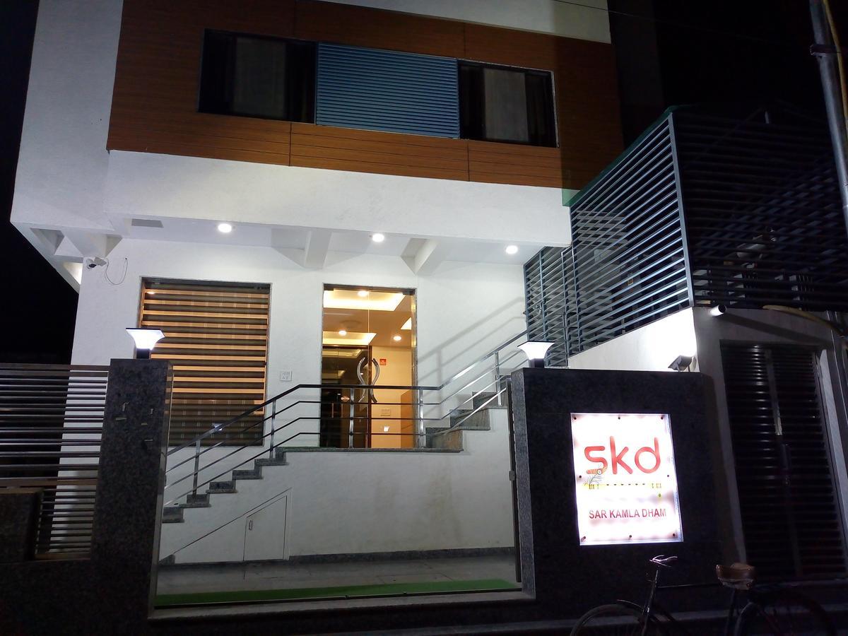Hotel Sar Kamla Dham Skd Vrindavan Fully Vaccinated Staff Εξωτερικό φωτογραφία