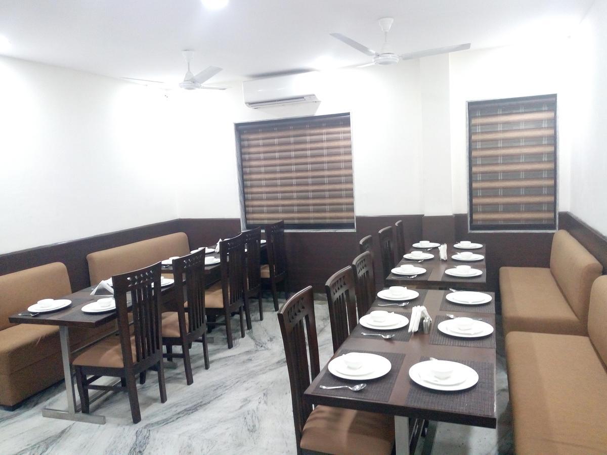 Hotel Sar Kamla Dham Skd Vrindavan Fully Vaccinated Staff Εξωτερικό φωτογραφία