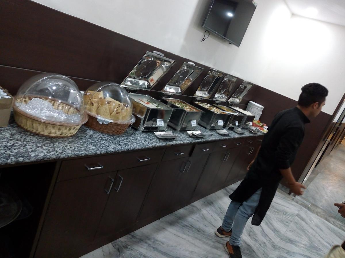Hotel Sar Kamla Dham Skd Vrindavan Fully Vaccinated Staff Εξωτερικό φωτογραφία