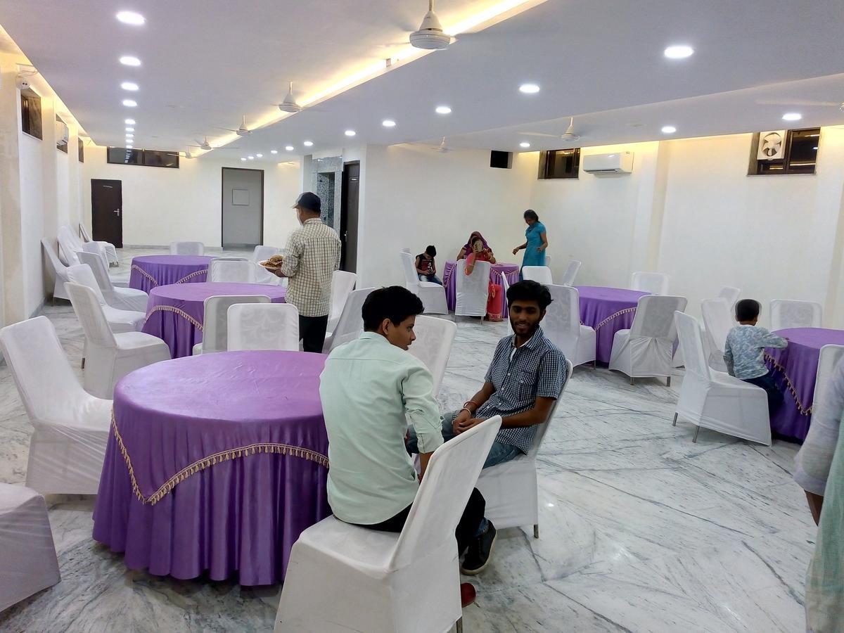 Hotel Sar Kamla Dham Skd Vrindavan Fully Vaccinated Staff Εξωτερικό φωτογραφία