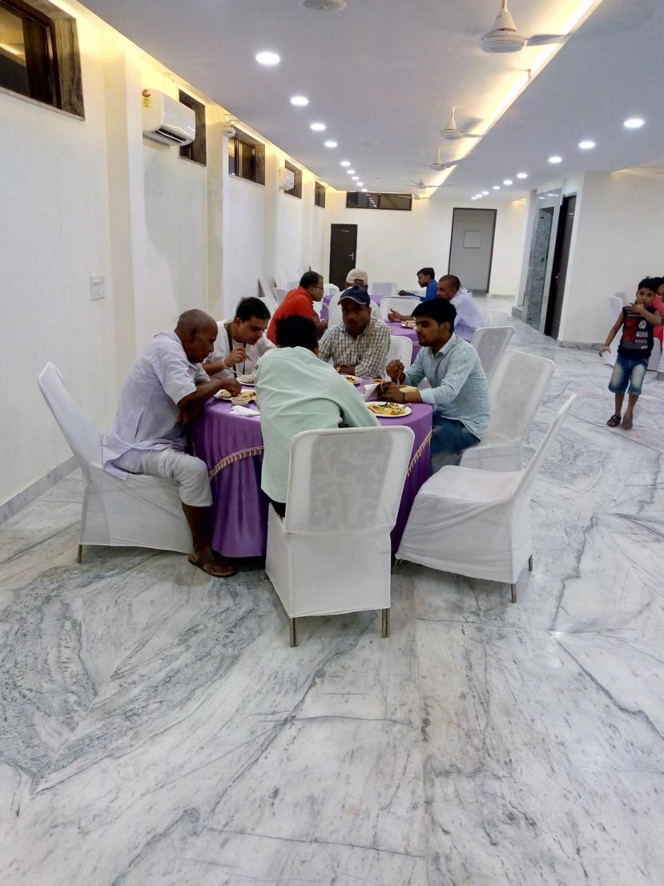 Hotel Sar Kamla Dham Skd Vrindavan Fully Vaccinated Staff Εξωτερικό φωτογραφία