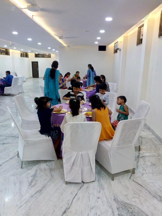 Hotel Sar Kamla Dham Skd Vrindavan Fully Vaccinated Staff Εξωτερικό φωτογραφία