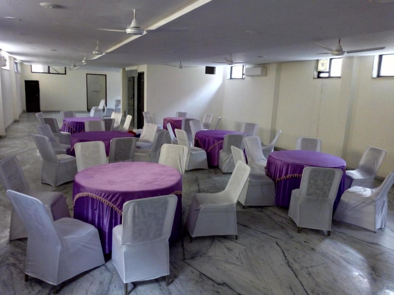 Hotel Sar Kamla Dham Skd Vrindavan Fully Vaccinated Staff Εξωτερικό φωτογραφία