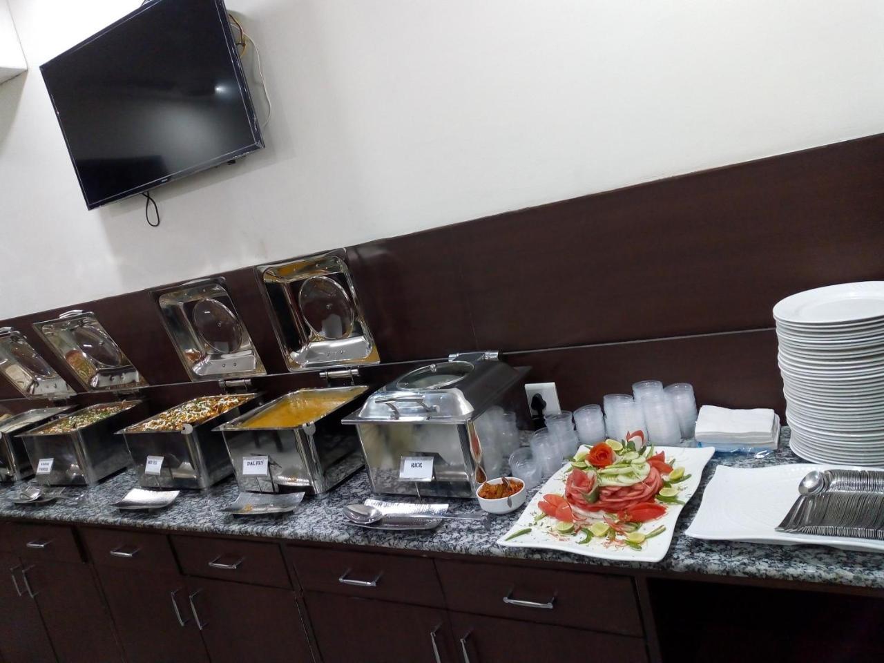 Hotel Sar Kamla Dham Skd Vrindavan Fully Vaccinated Staff Εξωτερικό φωτογραφία