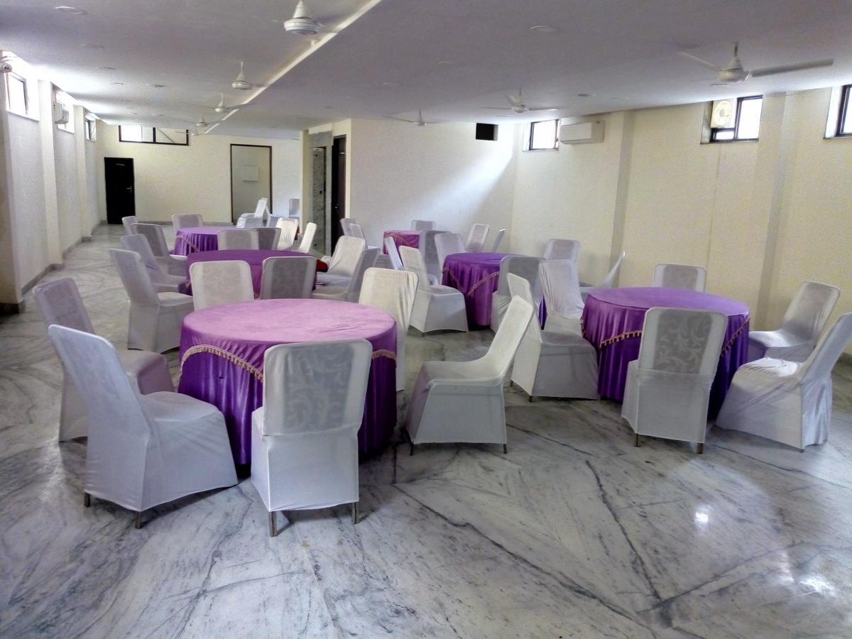 Hotel Sar Kamla Dham Skd Vrindavan Fully Vaccinated Staff Εξωτερικό φωτογραφία