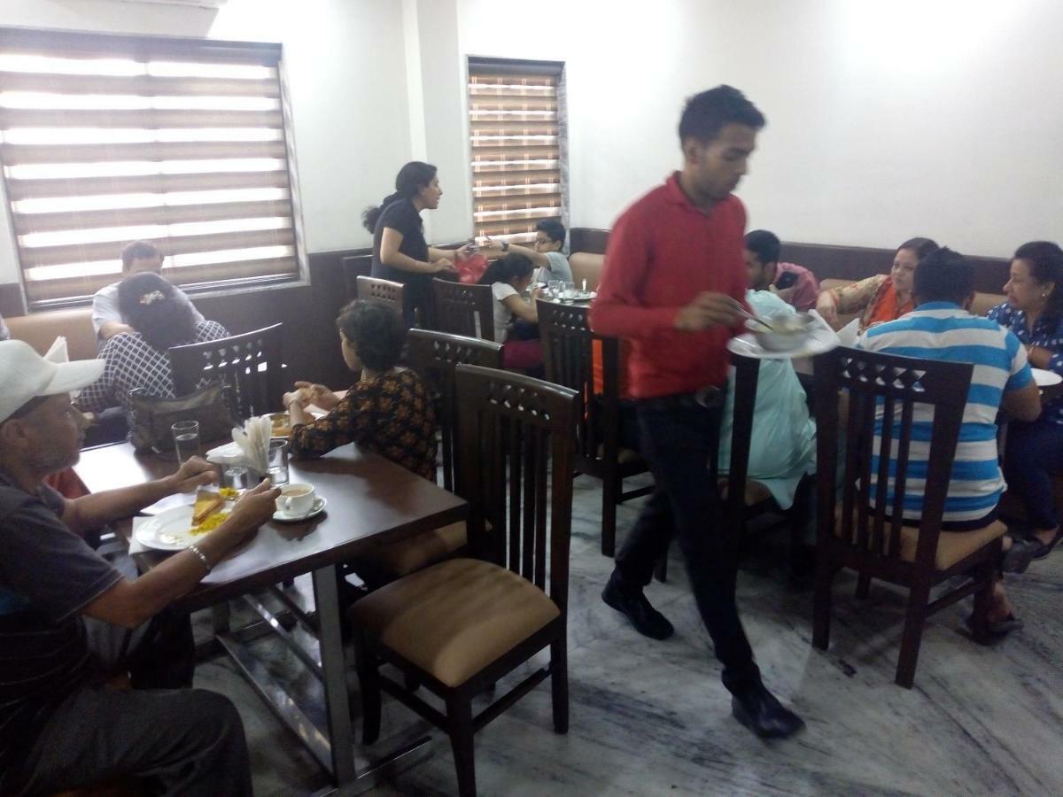 Hotel Sar Kamla Dham Skd Vrindavan Fully Vaccinated Staff Εξωτερικό φωτογραφία