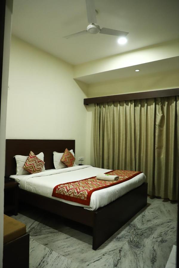 Hotel Sar Kamla Dham Skd Vrindavan Fully Vaccinated Staff Εξωτερικό φωτογραφία