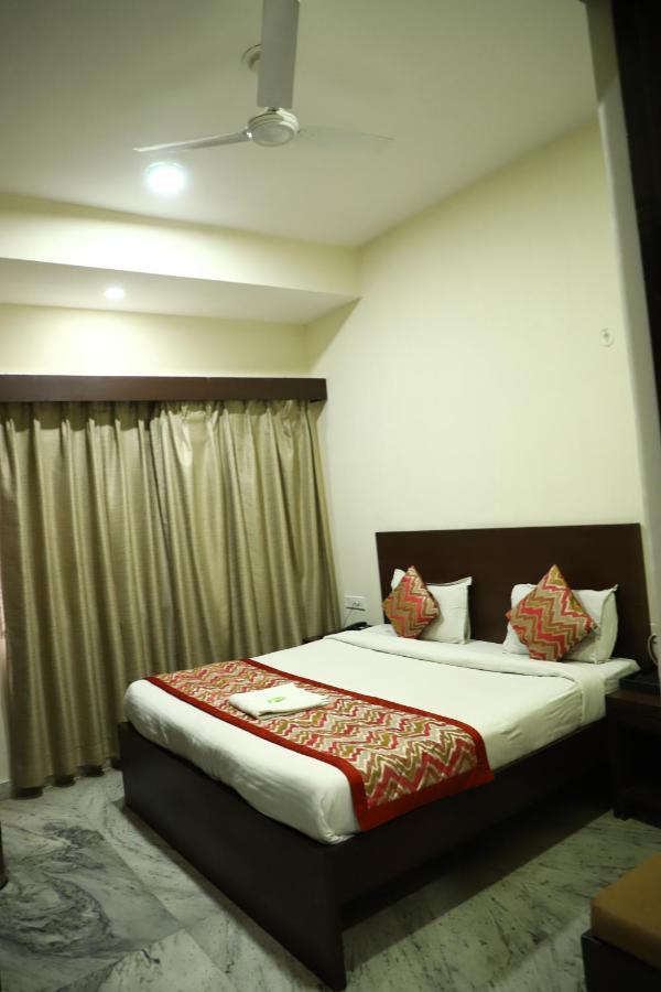 Hotel Sar Kamla Dham Skd Vrindavan Fully Vaccinated Staff Εξωτερικό φωτογραφία