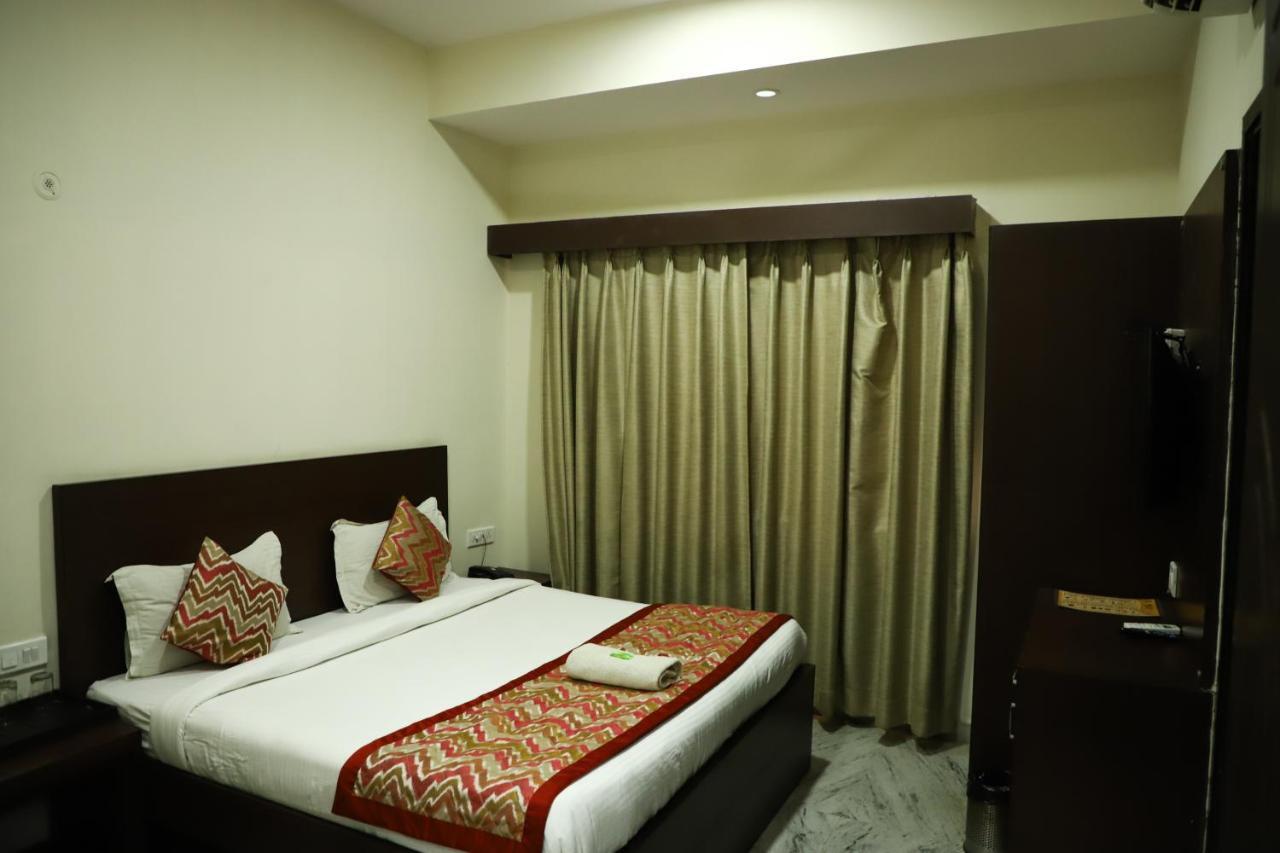 Hotel Sar Kamla Dham Skd Vrindavan Fully Vaccinated Staff Εξωτερικό φωτογραφία