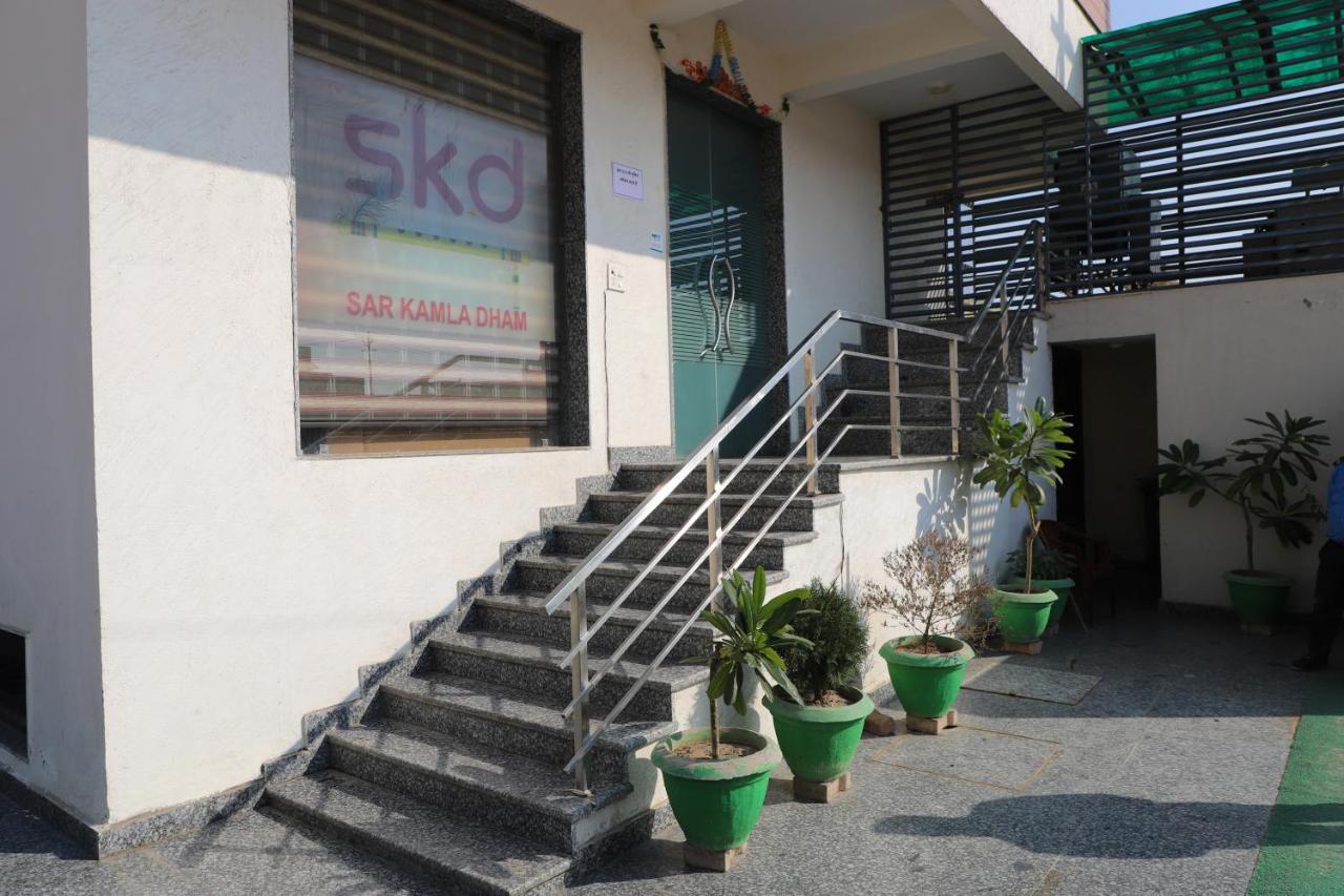 Hotel Sar Kamla Dham Skd Vrindavan Fully Vaccinated Staff Εξωτερικό φωτογραφία