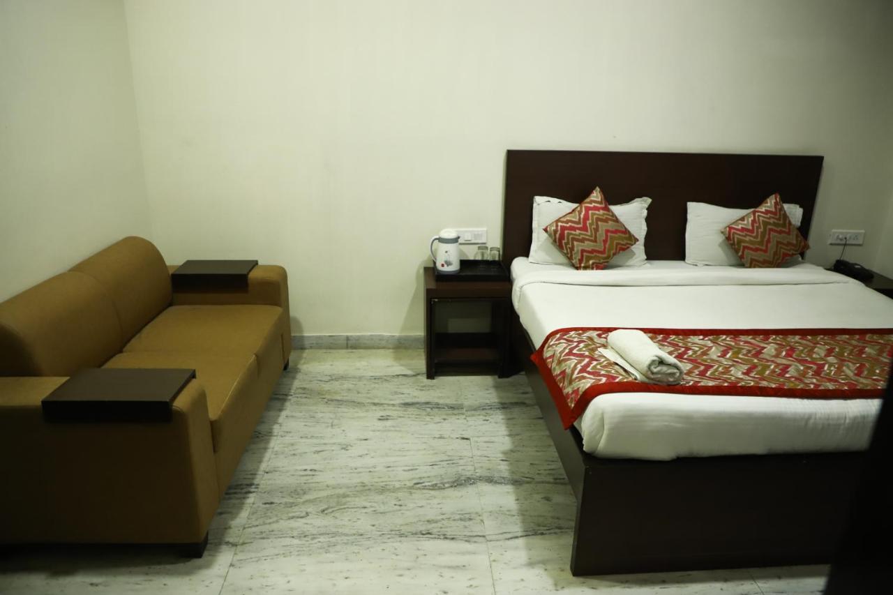 Hotel Sar Kamla Dham Skd Vrindavan Fully Vaccinated Staff Εξωτερικό φωτογραφία