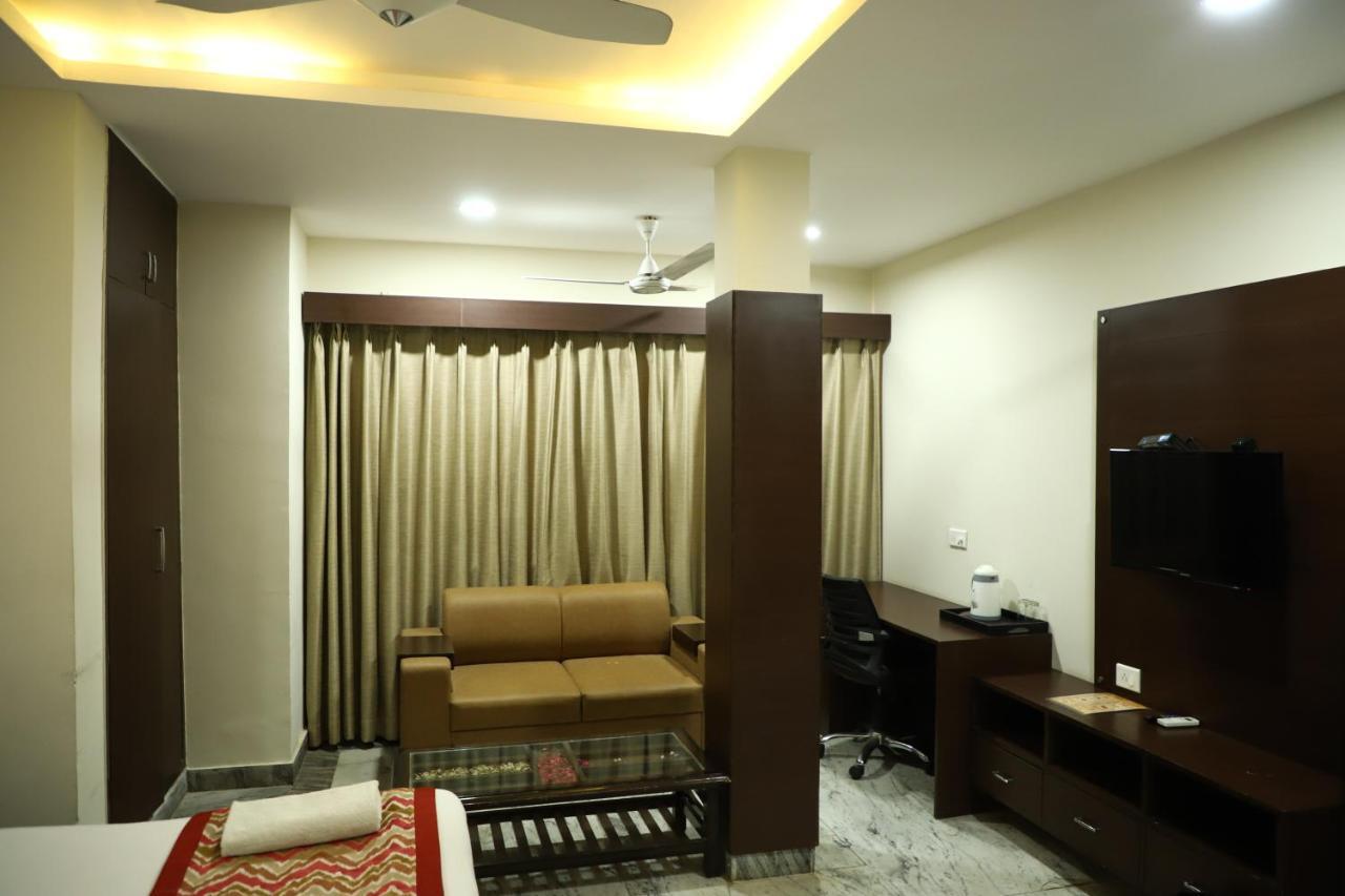 Hotel Sar Kamla Dham Skd Vrindavan Fully Vaccinated Staff Εξωτερικό φωτογραφία